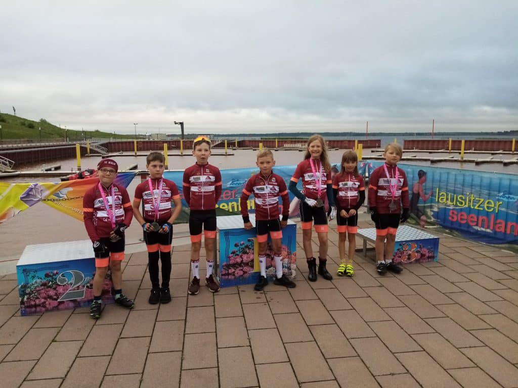 11.07.2021 - Großräschen - Die Sportler der U11 und U13 nach ihrem Einzelzeitfahren (Fotograf- SC Berlin Abt. Radsport)