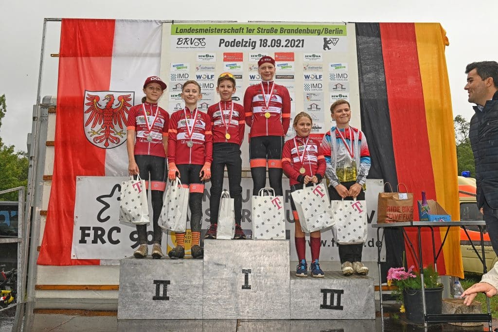 18 09 2021 Berliner Meisterschaft U13 1 Plätze Marie Louise Raake und Fabian Stimmel 2 Plätze Charlotte Leonhardt und Pepe Paul 3 Platz Karla Müller Fotograf Dietrich Kammer