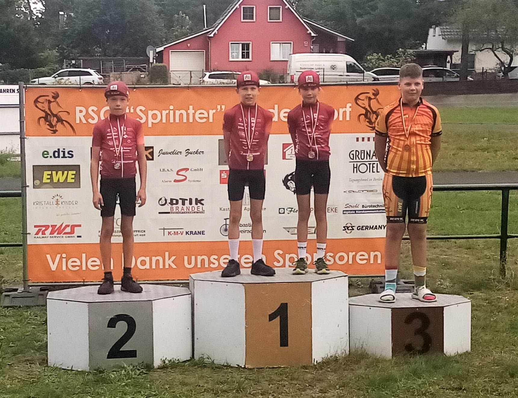 Fredersdorf U11 1 Plätze Fiona Schmidtmaier und Philipp Schubert 2 Platz Akira Damm