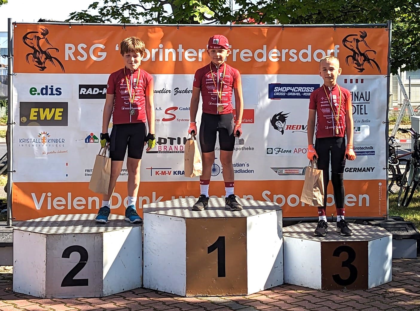 Neuenhagen U11 Anfänger 1 Platz Jasper Walther 2 Platz Peter Herda 3 Platz Levin Arendt