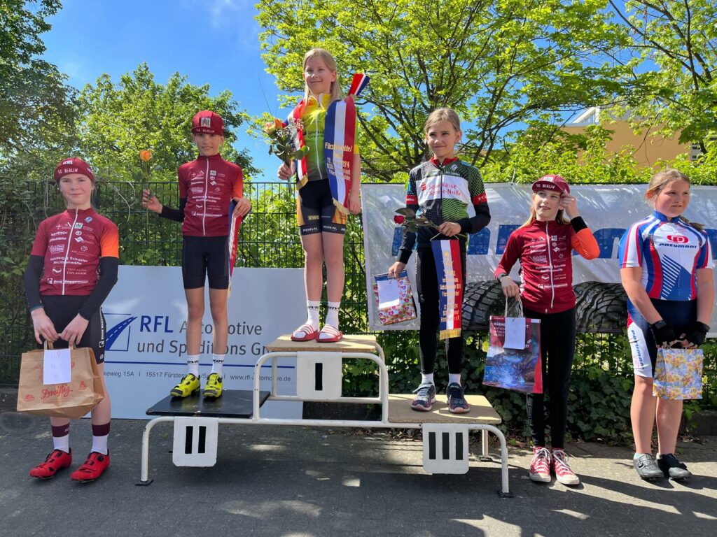 Fürstenwalde U11w 2 Platz Fiona Schmidmaier 4 Platz Romy Hoppe 5 Platz Kaja Gellner
