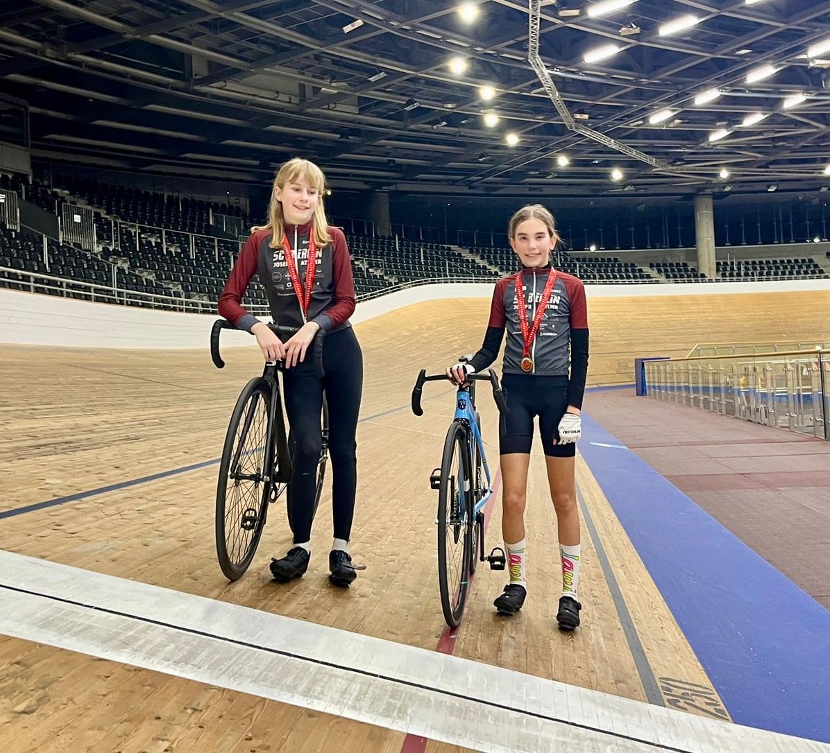 LVM Bahn U13w Punktefahren 1 Platz Fiona Schmidmaier 2 Platz Romy Hoppe